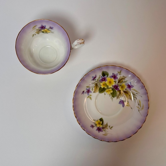 Royal Albert “Radiance Series” Violet & Primrose Teacup & Saucer Set 🌸 - Picture 7 of 8